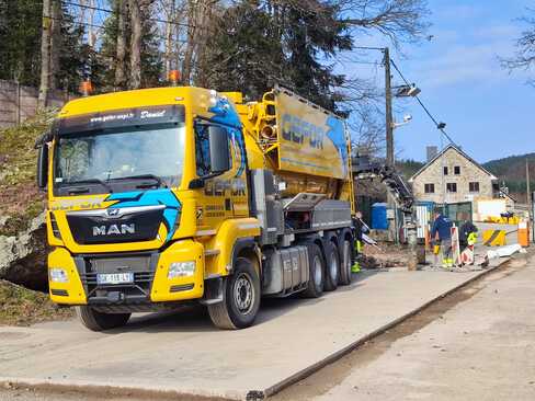 Chantier de terrassement par aspiration pour Deflandre sur le circuit de Spa-Francorchamps