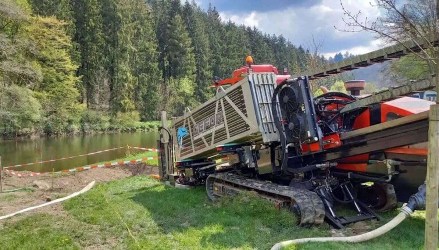 Forage dirigé sous rivière par Gefor